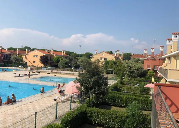 Charming Near The With Pool Appartamento