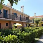 Appartement Charming Near The With Pool *