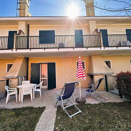 Charming Near The With Pool Apartment
